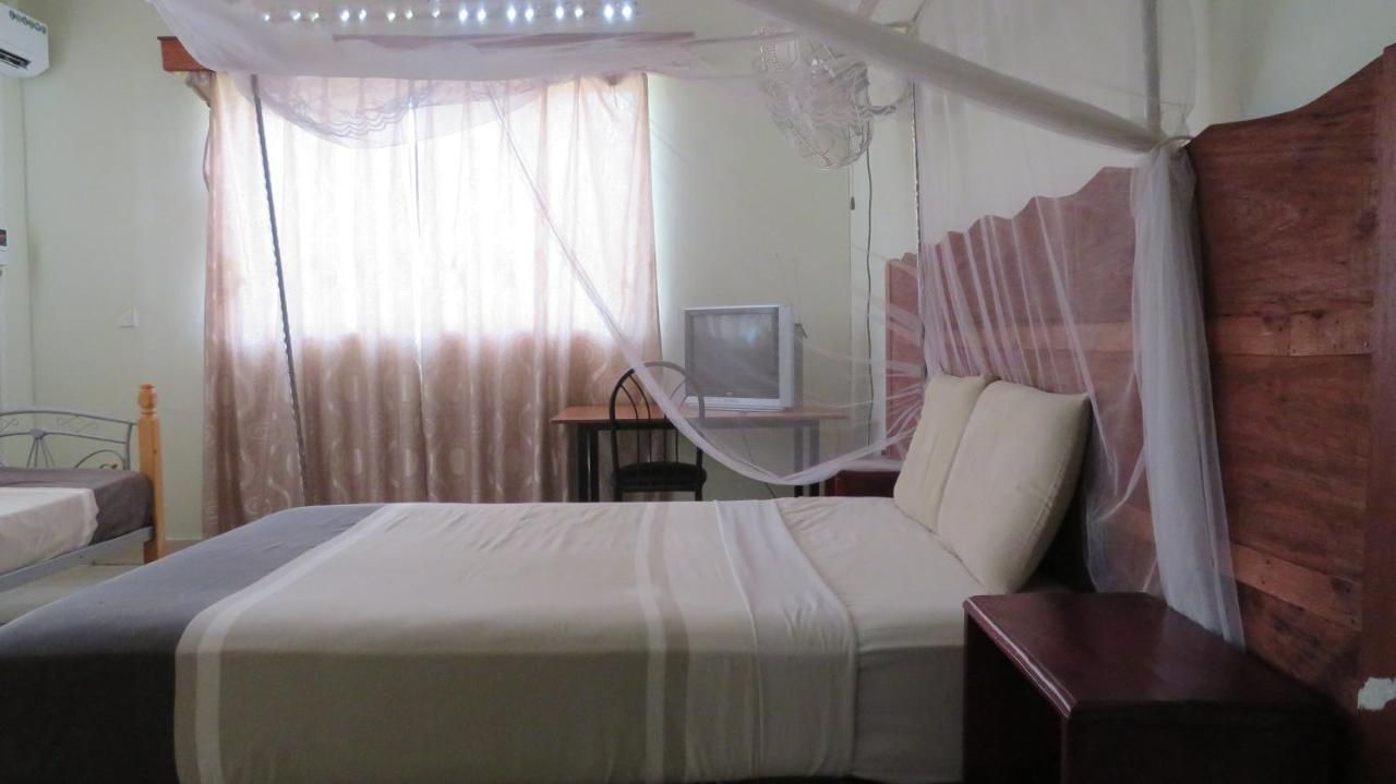 Global Village Hotel Pakwach Exterior photo