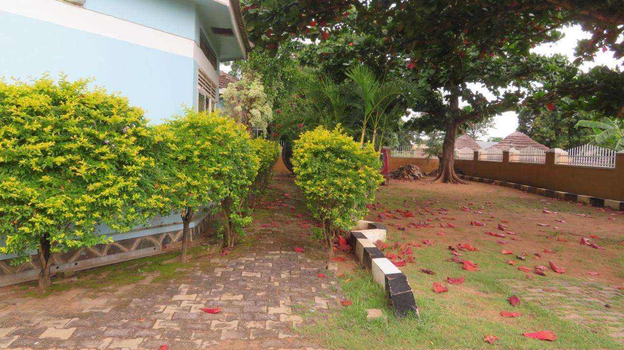 Global Village Hotel Pakwach Exterior photo